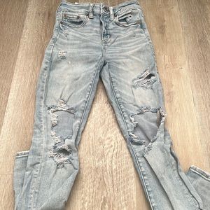 Lightwash American eagle jeans